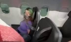 Pasajera es atada