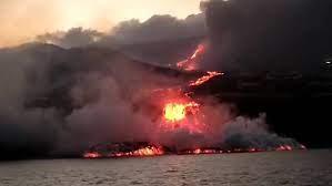 Así ha amanecido en La Palma tras llegar la lava al mar