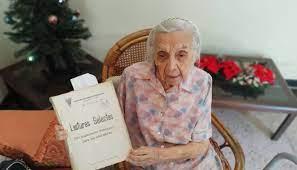 Con 101 años, Ana Emilia enseña gramática y ortografía en Barquisimeto - El  Pitazo